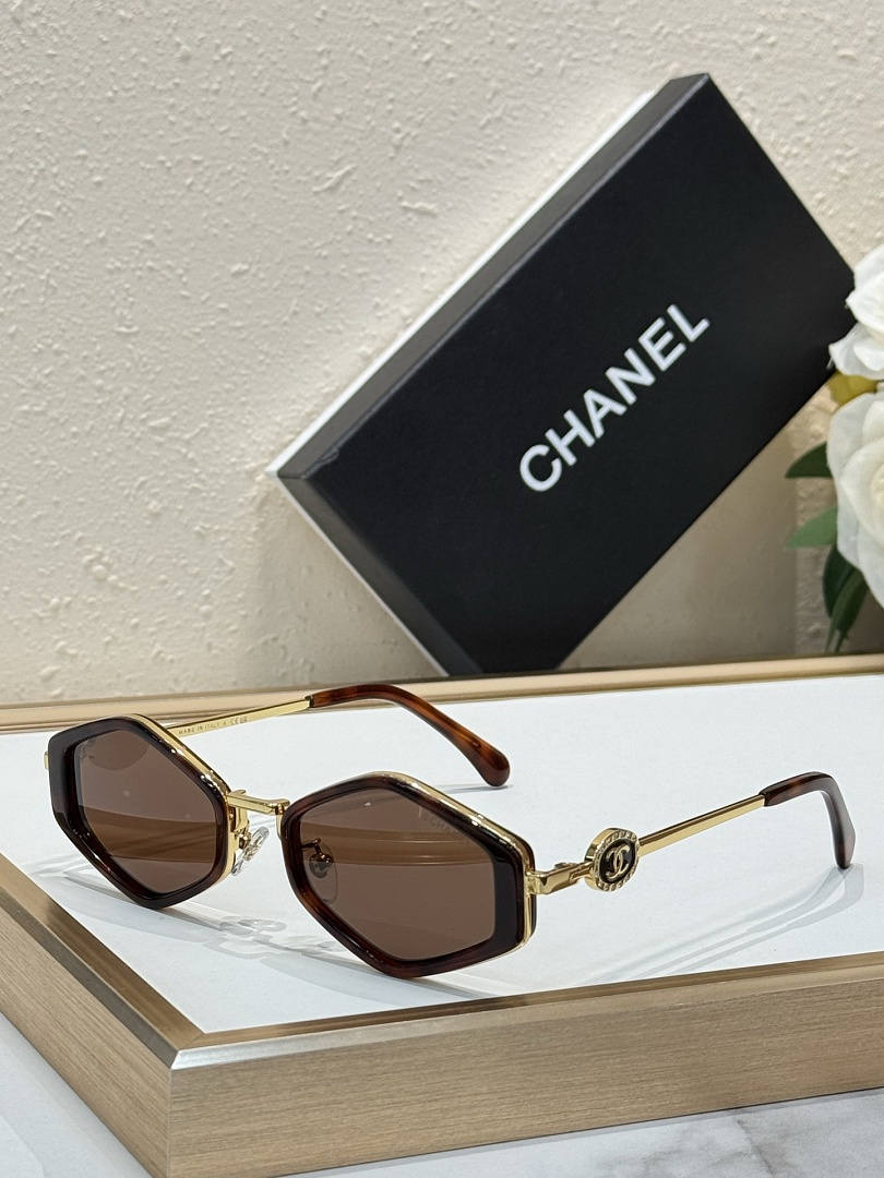 Chanel Sunglasses - Model CH-18
