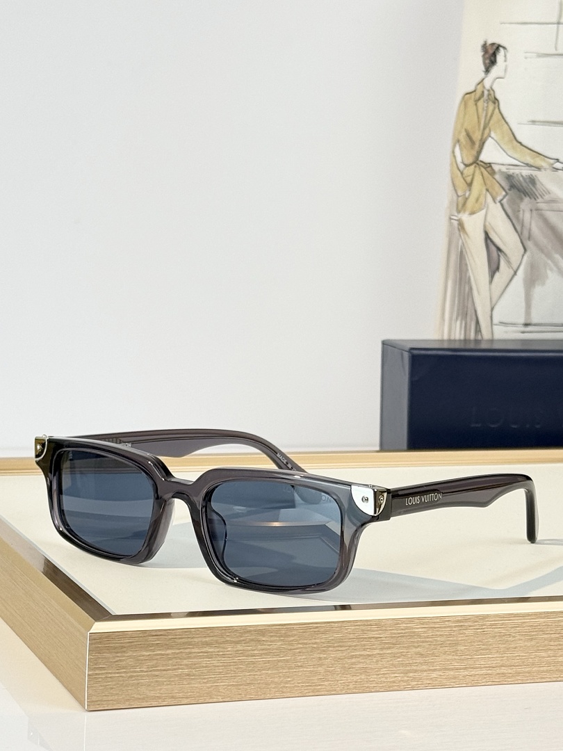 Louis Vuitton Sunglasses - Model LV-02
