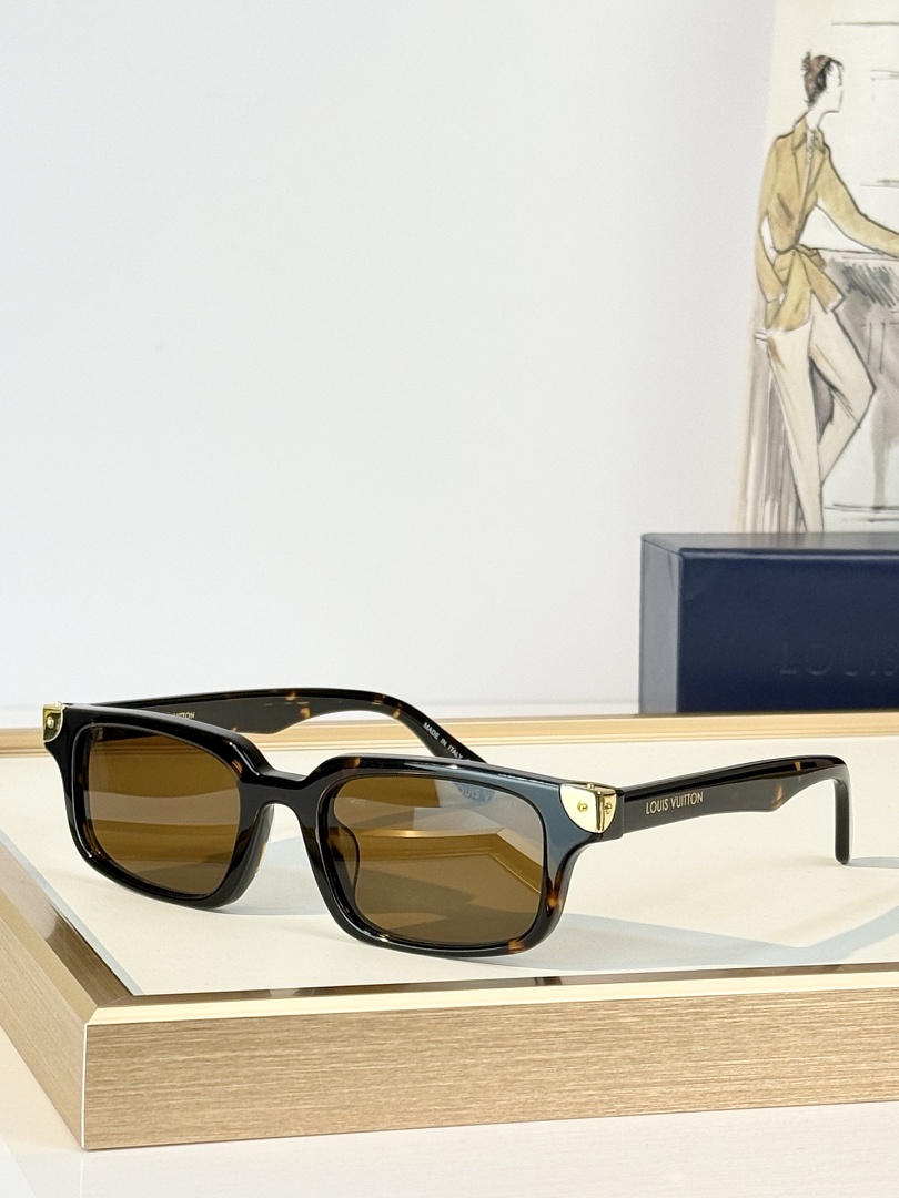Louis Vuitton Sunglasses - Model LV-04