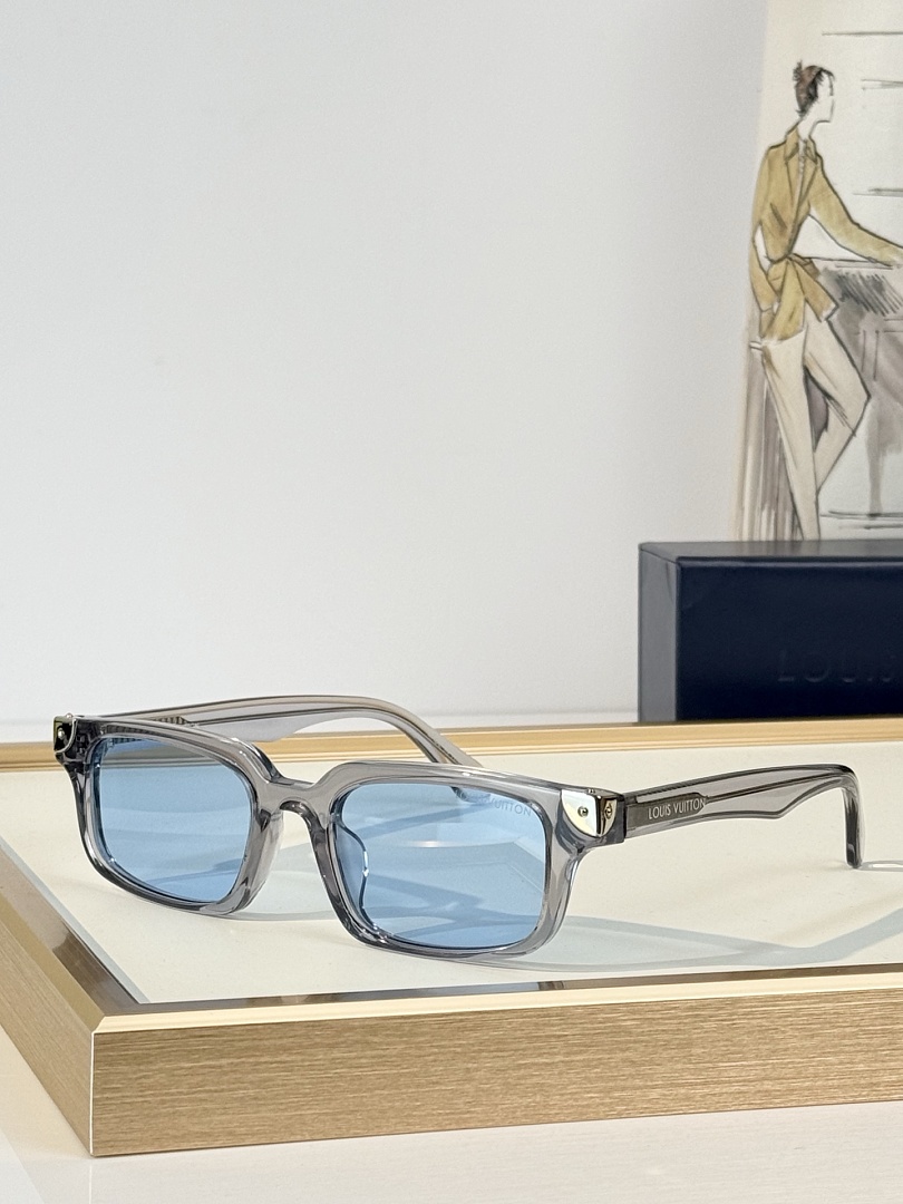 Louis Vuitton Sunglasses - Model LV-06