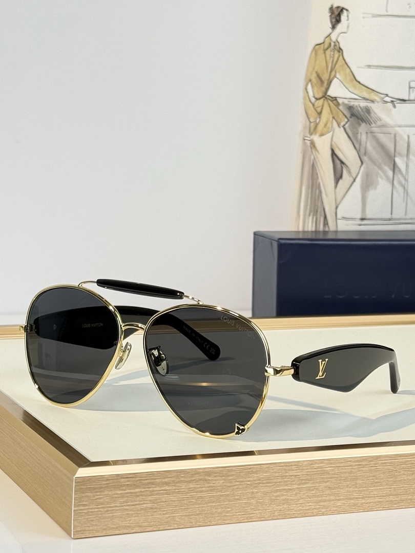 Louis Vuitton Sunglasses - Model LV-09