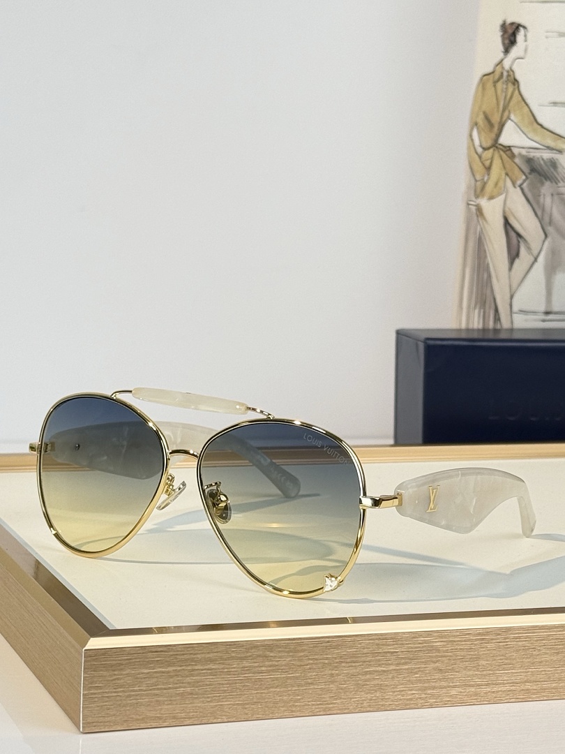 Louis Vuitton Sunglasses - Model LV-10