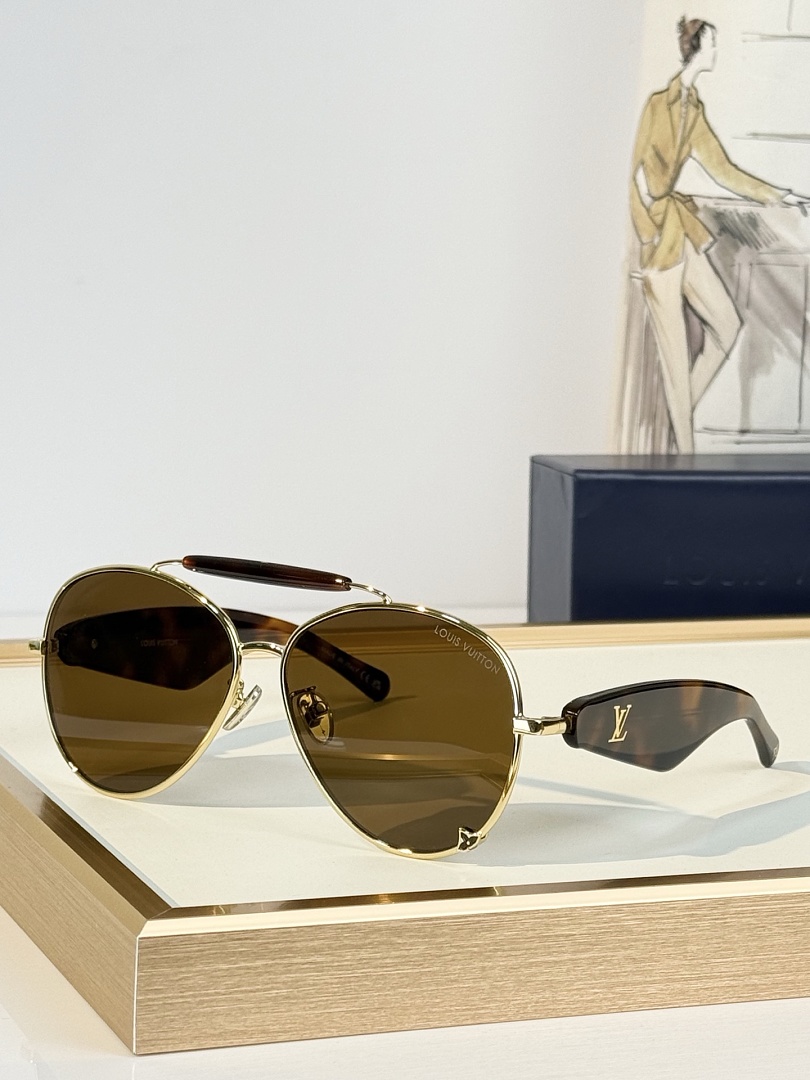Louis Vuitton Sunglasses - Model LV-11