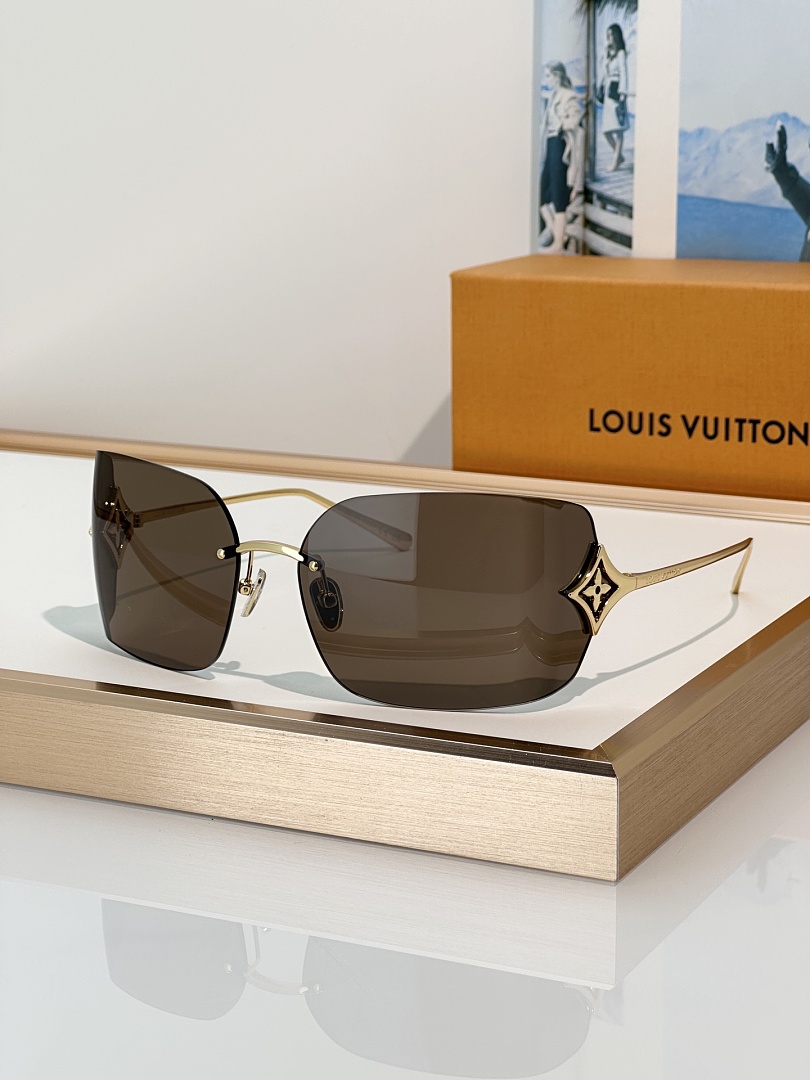 Louis Vuitton Sunglasses - Model LV-13