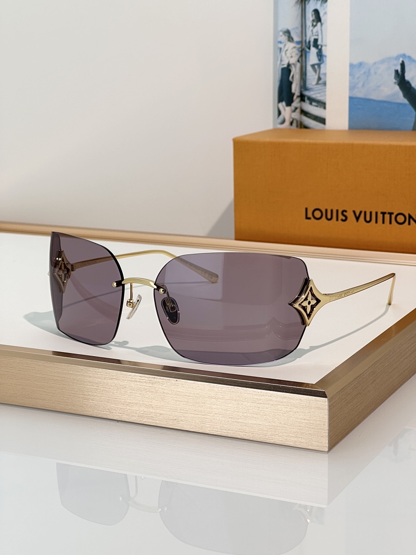 Louis Vuitton Sunglasses - Model LV-14