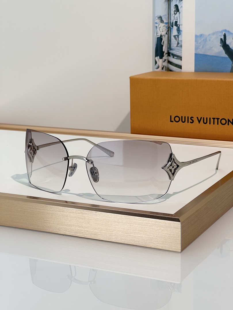 Louis Vuitton Sunglasses - Model LV-16