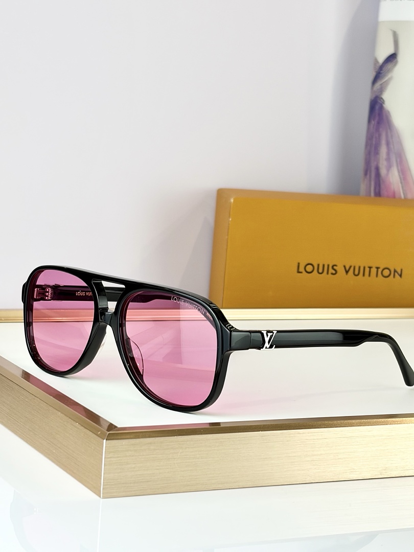 Louis Vuitton Sunglasses - Model LV-17