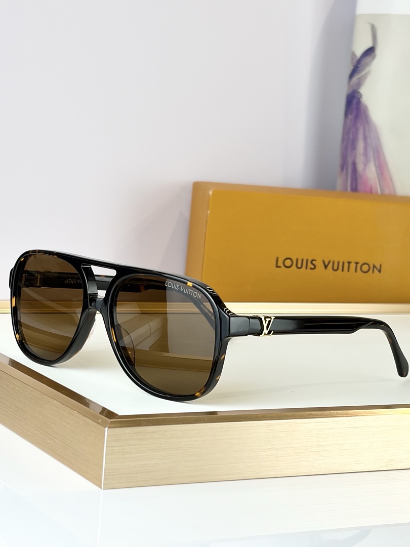 Louis Vuitton Sunglasses - Model LV-19