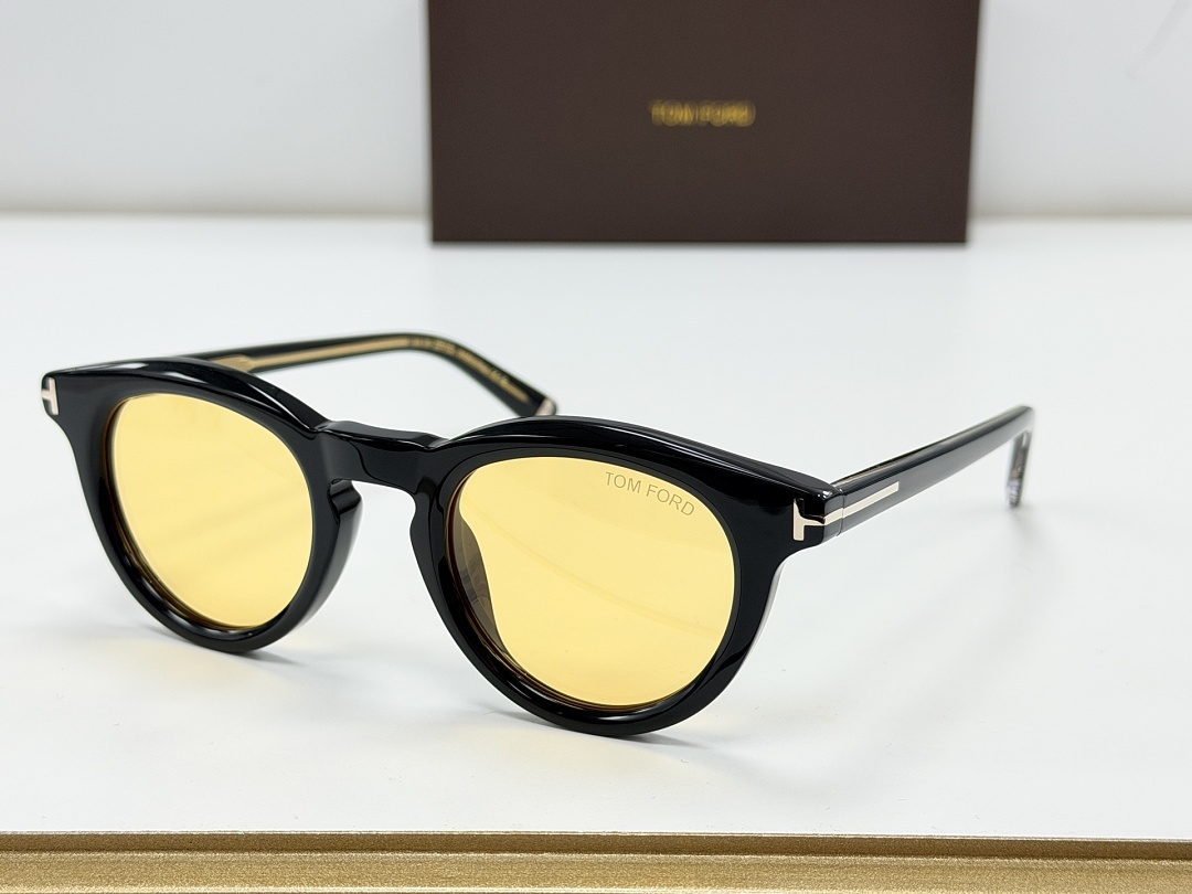 Tom Ford Sunglasses - Model TF-02