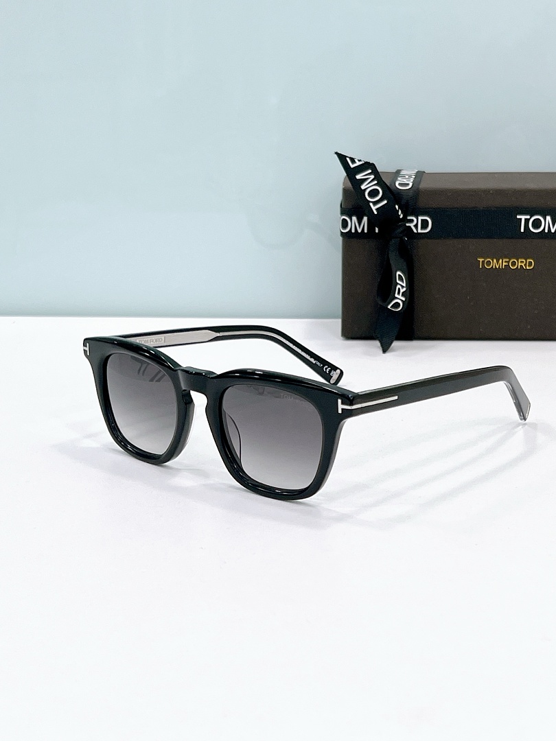 Tom Ford Sunglasses - Model TF-05