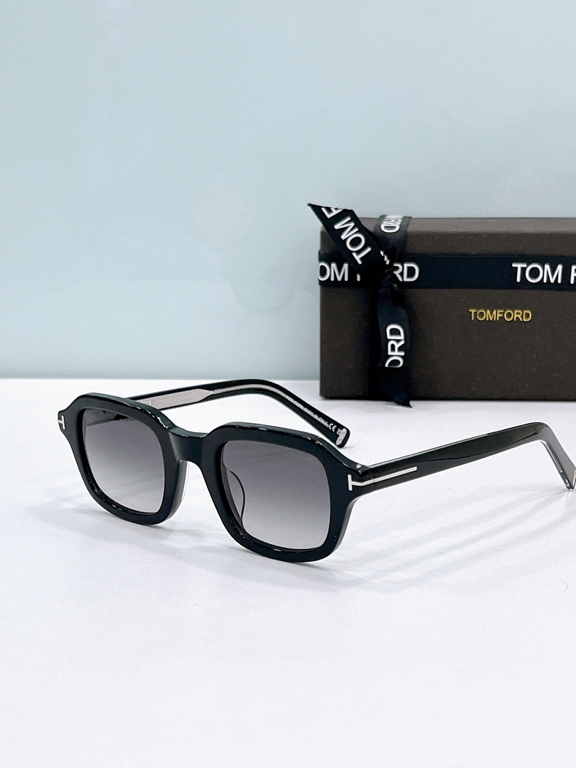 Tom Ford Sunglasses - Model TF-07