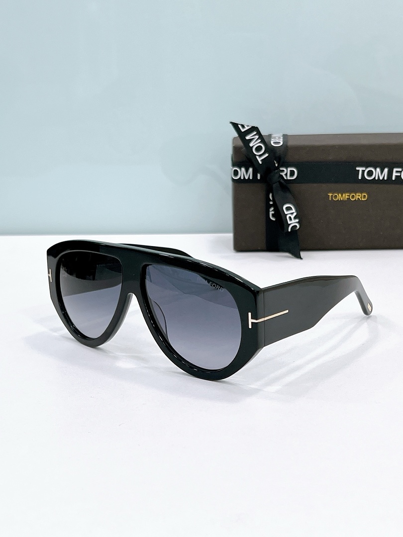 Tom Ford Sunglasses - Model TF-09