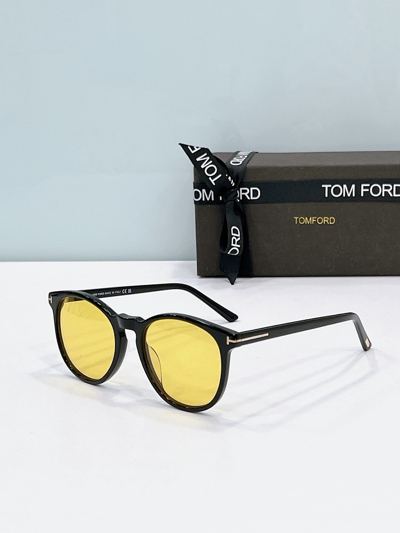 Tom Ford Sunglasses - Model TF-19
